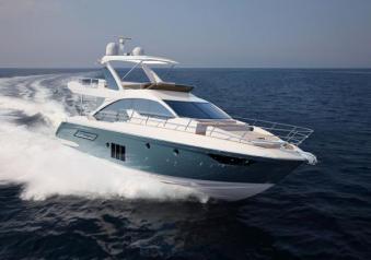 Azimut 50 tre quarti anteriore