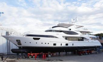 Benetti Crystal 140? m/y ?Luna? 022