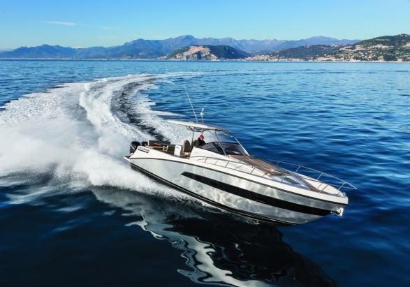 Atlantis Verve Outboard foto tre quarti anteriore