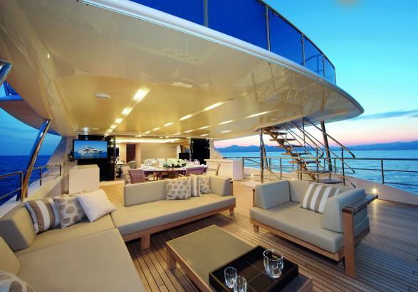 Benetti Classic Supreme 132? area esterna