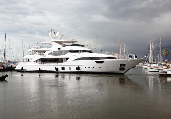 Benetti Crystal 140? m/y ?Luna? 066