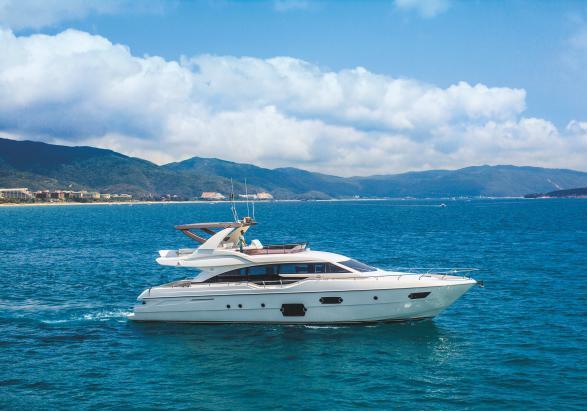 Ferretti Yachts 690, il debutto a Singapore