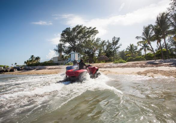 Gibbs Quadski in acqua tre quarti posteriore